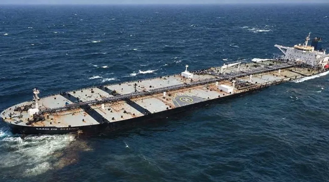 Oil Tanker Sinks Deeper off Oman as Spreading Spill Expands Across 800 Square Kilometres