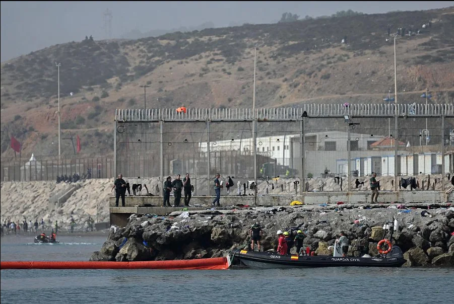Spain Installs Floating Barrier in Ceuta After Deadly Mass Migrant Crossing