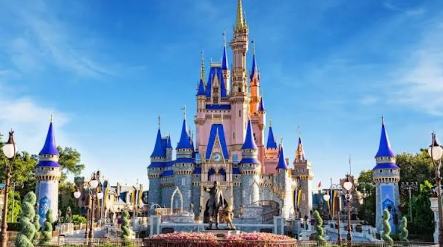 Disney’s Revenue Climbs 7% as Theme Parks and “Toy Story 5” Strengthen Global Business