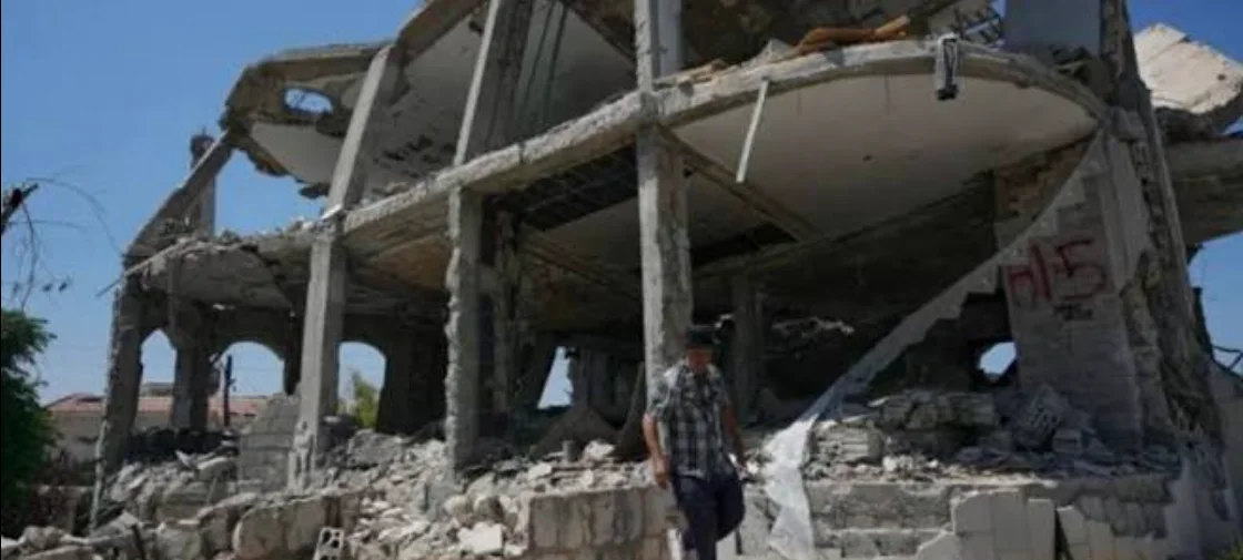 Deadly Explosion Kills Israeli Soldiers as Airstrikes Hit Southern Lebanon During Peace Talks