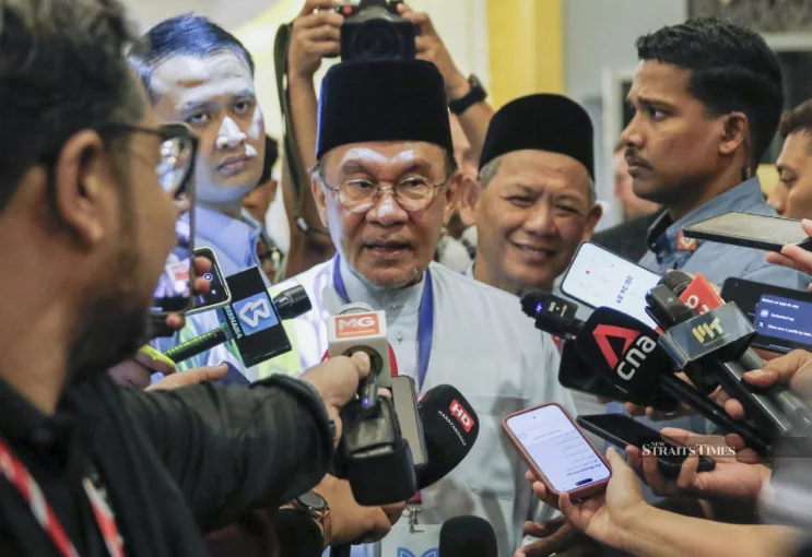 Malaysia Signals Urgent Government Overhaul as Anwar Prepares New Policy Changes