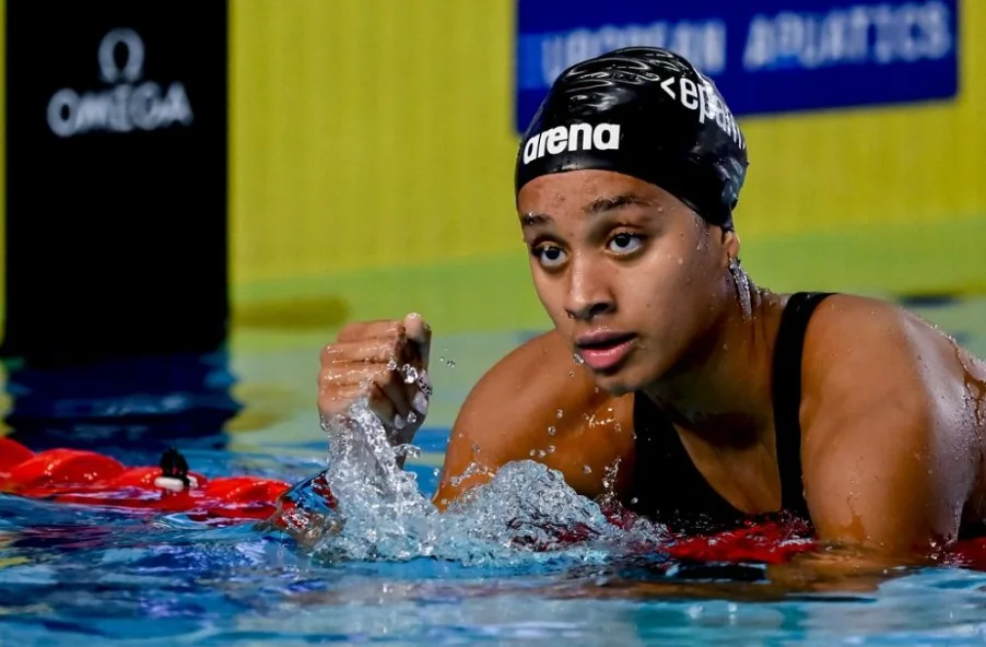Nineteen Years Old, 26.63 Seconds: Sara Curtis Shatters the 50m Backstroke World Record