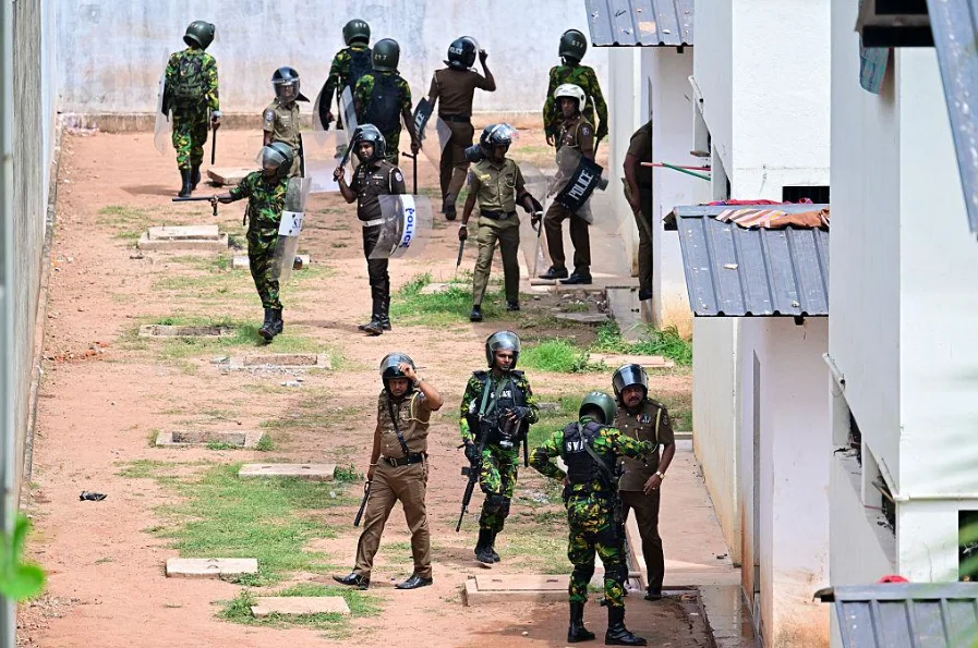 Deadly Prison Unrest Spreads Across Sri Lanka as Inmates Break onto Rooftops